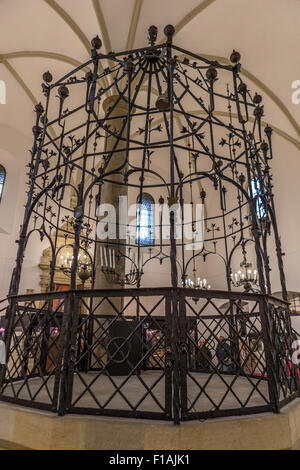 Bimah, Rednerpodium, Stara oder Alte Synagoge, Krakau, Polen Stockfoto