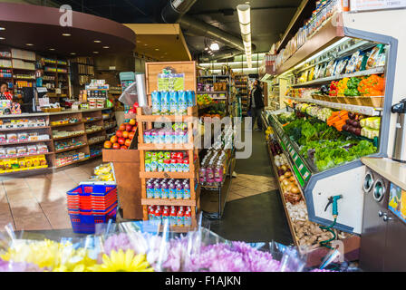 New York City, USA, „Sunac Natural Organic Foods Shop“, im Viertel DUMBO, Brooklyn District, Innenansicht der Innenräume des Supermarktes, Gemüsehändler im Inneren Stockfoto