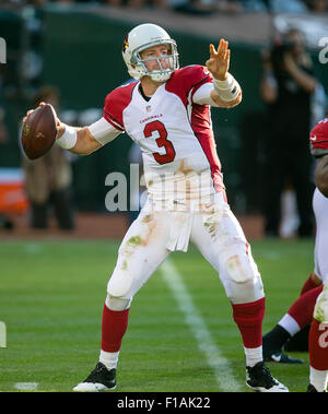 Oakland, CA. 30. August 2015. Arizona Cardinals quarterback Carson Palmer (3) in Aktion während der NFL Football-Spiel zwischen den Oakland Raiders und die Arizona Cardinals im O.co Coliseum in Oakland, Kalifornien. Die Cardinals geschlagen die Raiders 30-23. Damon Tarver/Cal Sport Media/Alamy Live-Nachrichten Stockfoto