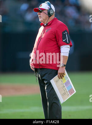 Oakland, CA. 30. August 2015. Arizona Cardinals Kopf Trainer Bruce Arians während der NFL Football-Spiel zwischen den Oakland Raiders und die Arizona Cardinals im O.co Coliseum in Oakland, Kalifornien. Die Cardinals geschlagen die Raiders 30-23. Damon Tarver/Cal Sport Media/Alamy Live-Nachrichten Stockfoto