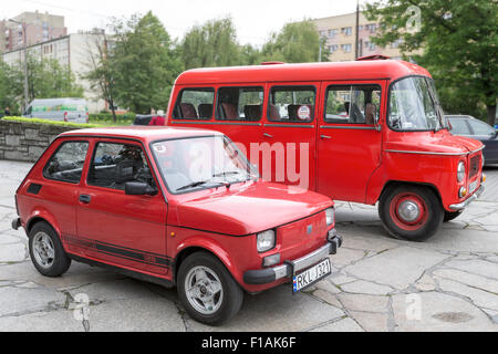 Nysa van & Polski-Fiat 126 Auto, sowjetische Fahrzeuge, Nowa Huta, (New Steel Works), stalinistisches Krakau, Polen Stockfoto