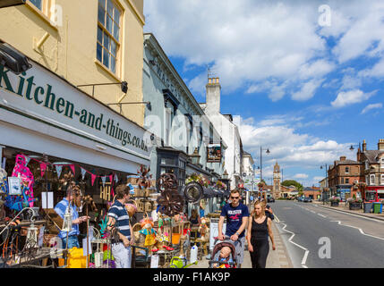 Geschäfte auf der High Street, Newmarket, Suffolk, England, UK Stockfoto