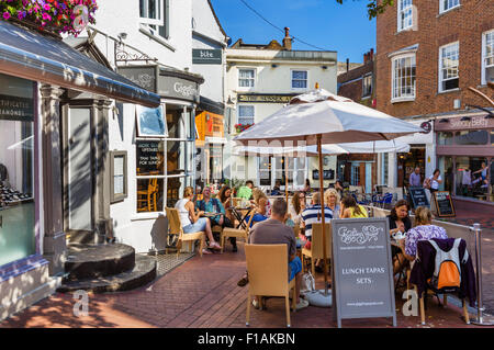 Brighton, East Sussex. Restaurants und Geschäfte an der Market Street in The Lanes Gegend von Brighton, East Sussex England, UK Stockfoto