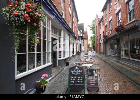 Heu-Lane in der Coventry Cathedral Quarter auf Dramatikers Käfig und Restaurant (l), Coventry Stadtzentrum, England UK Stockfoto