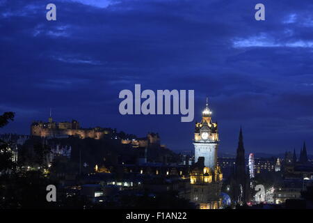 Edinburgh, Schottland. 31. August 2015. Edinburgh International Festival Feuerwerk Konzert 2015 anzeigen das jährliche Feuerwerk von der Burg Mark Ende des Edinburgh Festivals. Gesponsert von Virgin Money. Bildnachweis: Rob Gray/Alamy Live-Nachrichten Stockfoto