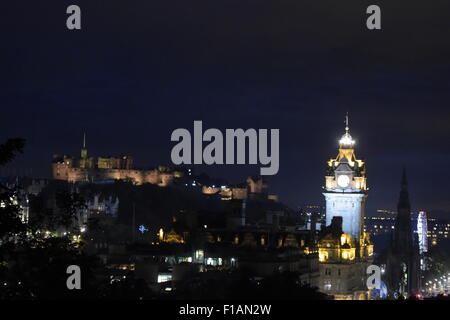 Edinburgh, Schottland. 31. August 2015. Edinburgh International Festival Feuerwerk Konzert 2015 anzeigen das jährliche Feuerwerk von der Burg Mark Ende des Edinburgh Festivals. Gesponsert von Virgin Money. Bildnachweis: Rob Gray/Alamy Live-Nachrichten Stockfoto