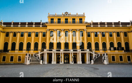 Schloss Schönbrunn, Wien, Österreich an einem Sommerabend Stockfoto