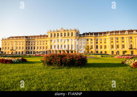 Schloss Schönbrunn, Wien, Österreich an einem Sommerabend Stockfoto