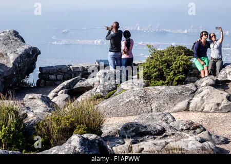 Kapstadt Südafrika,Table Mountain National Park,Naturschutzgebiet,top,Wandern,Trail,Aussichtspunkt,Atlantischer Ozean,Schwarzafroamerikaner,Mann Männer männlich,Frau fem Stockfoto