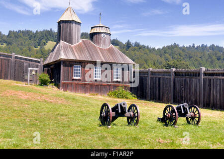 Canon wird in Fort Ross, Sonoma County, Kalifornien, ausgestellt.Fort Ross ist eine alte russische Siedlung. Stockfoto