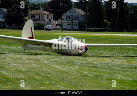 Flugzeug Segelflugzeug für Aufzug abziehen ist. Stockfoto