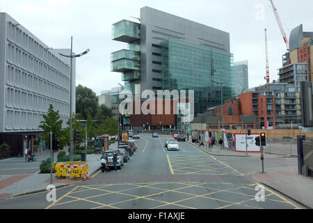 Blick in Richtung der zivilen Justizzentrum, Bridge Street West, Manchester, England UK Stockfoto