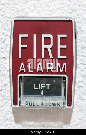 Feueralarm auf weißen Wand Stockfoto