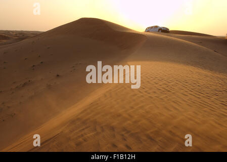 Emirats Sharjah, Vereinigte Arabische Emirate. 15. Oktober 2014. Jeep-Safari, Wüste von Sharjah, Sharjah (Emirat), Vereinigte Arabische Emirate © Andrey Nekrassow/ZUMA Wire/ZUMAPRESS.com/Alamy Live-Nachrichten Stockfoto