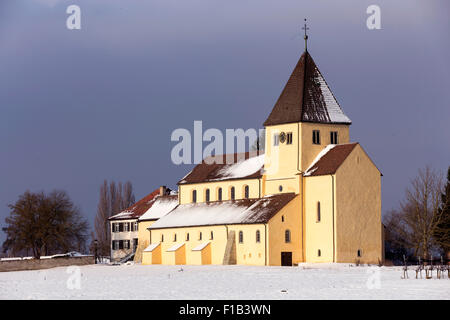 Kirche St. Georg im Winter, zum UNESCO-Weltkulturerbe, Obernzell, Insel Reichenau, Baden-Württemberg, Deutschland Stockfoto