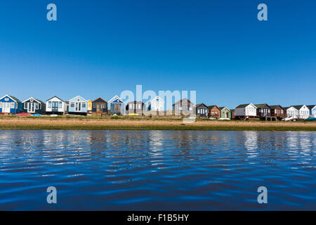 Strand Hütten, Mudeford spucken, Christchurch, Dorset, England, Vereinigtes Königreich Stockfoto