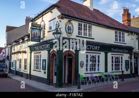 Fassade des "The Victory" Greene King Pub, Walton auf Naze, Essex, England, UK Stockfoto