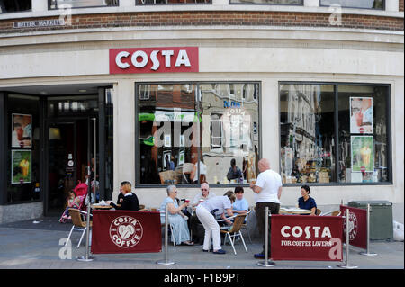 Ipswich, Suffolk UK - Costa Coffee Shop und ein Café in dem Buttermarkt Stockfoto