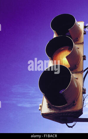 Hamburg, Deutschland, stehend auf gelbe Ampel Stockfoto