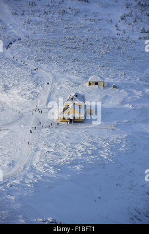 Krummhuebel, Polen, mit Blick auf das Schlesische Haus auf die kleine Koppe Stockfoto