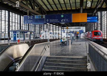 Berlin, Deutschland, die Plattform am Bahnhof Zoo Stockfoto