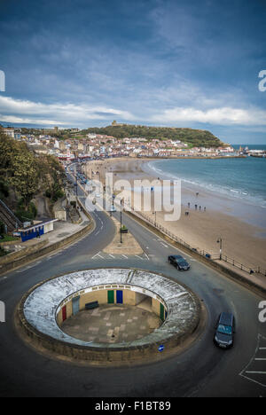 South bay mit Straße Kreisverkehr und unterirdische u-Bahn, South Bay, Scarborough, Großbritannien Stockfoto