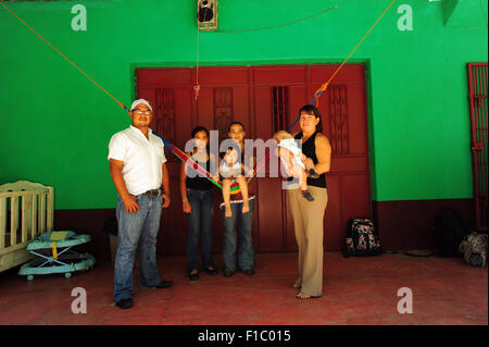 Guatemala, Concepcion Las Minas, Familienfoto Stockfoto