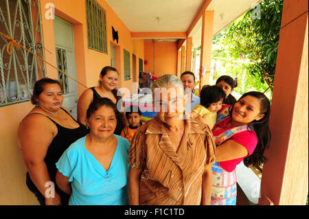 Guatemala, Concepcion Las Minas, Familienfoto Stockfoto