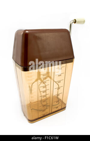 Vintage Handrührgerät isoliert auf weiss Stockfoto