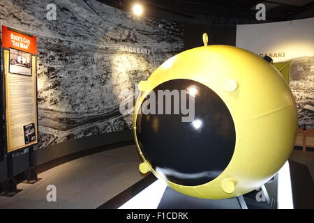 Houston. 9. August 1945. Foto aufgenommen am 21. August 2015 zeigt ein Modell der Atombombe "Fat Man", die in Nagasaki in Japan am 9. August 1945, im Musée National des pazifischen Krieges in Fredericksburg, Texas, USA gezündet wurde. © Zhang Yongxing/Xinhua/Alamy Live-Nachrichten Stockfoto