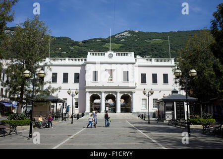 Gibraltar Parlament - Haus der Versammlung und John Mackintosh Square - die Piazza Stockfoto