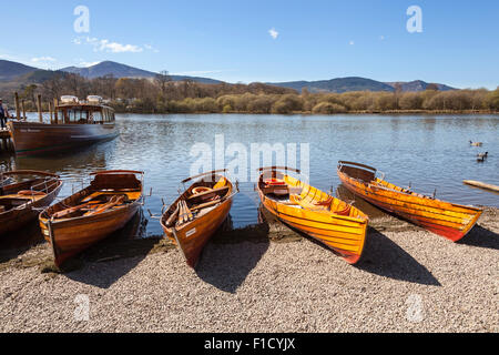 Ruderboote zu mieten, Lake Derwentwater, Keswick, Lake District, Cumbria, England Stockfoto