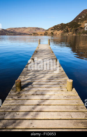 Steg am See Ullswater, und Platz fiel auf Recht, Glenridding, Lake District, Cumbria, England Stockfoto