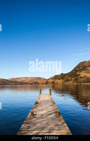 Steg am See Ullswater, und Platz fiel auf Recht, Glenridding, Lake District, Cumbria, England Stockfoto