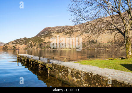 Steg am Lake Ullswater und Ort fiel, Glenridding, Lake District, Cumbria, England Stockfoto