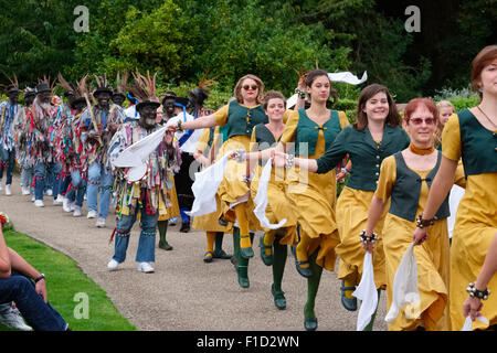 Martha Rhoden Tuppenny Gericht und Shropshire Irrenhäuser tanzen im Schlosspark Volksfest Shrewsbury, Shropshire, Stockfoto