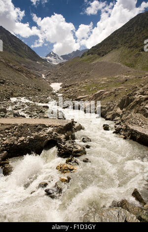 Indien, Jammu & Kaschmir, Berg Schmelzwasserbach vom Gumri Gletscher Dras Fluss beitreten Stockfoto