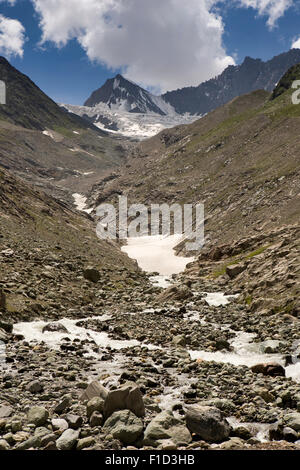 Indien, Jammu & Kaschmir, Berg Schmelzwasserbach vom Gumri Gletscher Dras Fluss beitreten Stockfoto