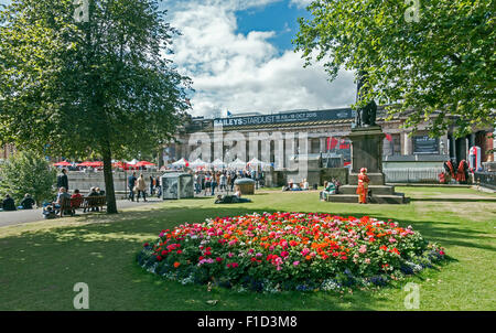 Royal Scottish Academy of National Galleries of Scotland von Princes Street Gardens East im schottischen Edinburgh Festivals Stockfoto