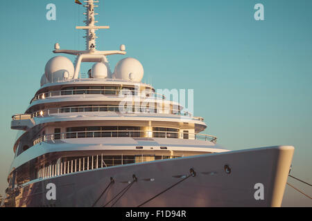 Luxusyacht auf Hafen Stockfoto