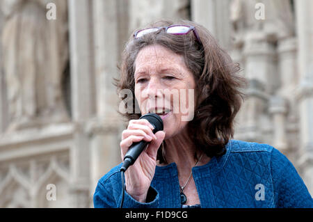 Exeter, Devon, UK. 1. September 2015. Jill Westcott vom Exeter Pfund sprechen während der Exeter Pfund Start an der Exeter Kathedrale am 1. September 2015 in Exeter, England, UK Credit: Clive Chilvers/Alamy Live News Stockfoto