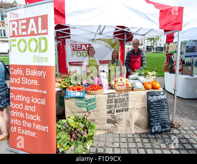 Exeter, Devon, UK. 1. September 2015. Die Real Food Store eingerichtet es stall während der Exeter Pfund Start an der Exeter Kathedrale am 1. September 2015 in Exeter, England, UK Credit: Clive Chilvers/Alamy Live News Stockfoto