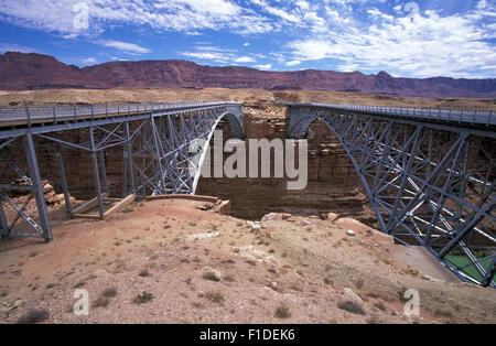 Navajo Brücken, die alten und neuen Brücken über den Grand Canyon am Marble Canyon Grand Canyon National Park, Arizona, USA Stockfoto