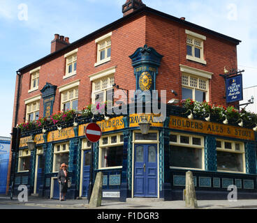 Klassische britische Pub The Craven Arms Wirtshaus im oberen Gough Street Birmingham mit seinen blauen und goldenen Majolika Fliesen victori Stockfoto