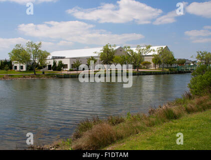 Ocean City, MD – 13. Mai 2015: Ein Blick auf die Gemeinschaftsgebäude aus den Wanderweg rund um Northside Park in Ocean City. Stockfoto