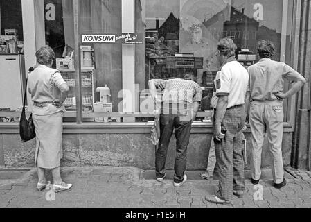 Einführung von West-D-Mark in der DDR vor der Wiedervereinigung, von Ost- und Westdeutschland, westliche waren in Ost-Geschäfte Stockfoto