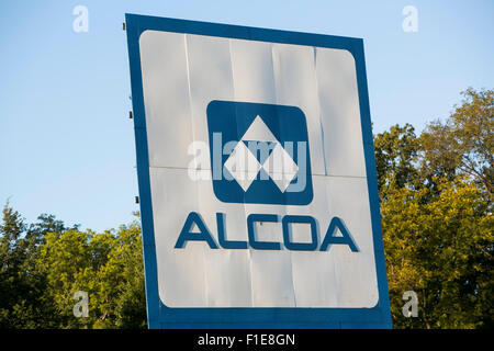 Ein Logo Zeichen außerhalb der Alcoa Warrick Operations Facility in Newburgh, Indiana am 25. August 2015. Stockfoto