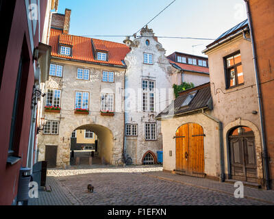 Morgen Straße in der Altstadt von Riga, Lettland Stockfoto