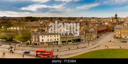 Blick vom Turm Cliffords, York: Tower Street Stockfoto