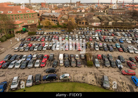 Blick vom Turm Cliffords, York: Parken im Parkhaus des Rates Stockfoto